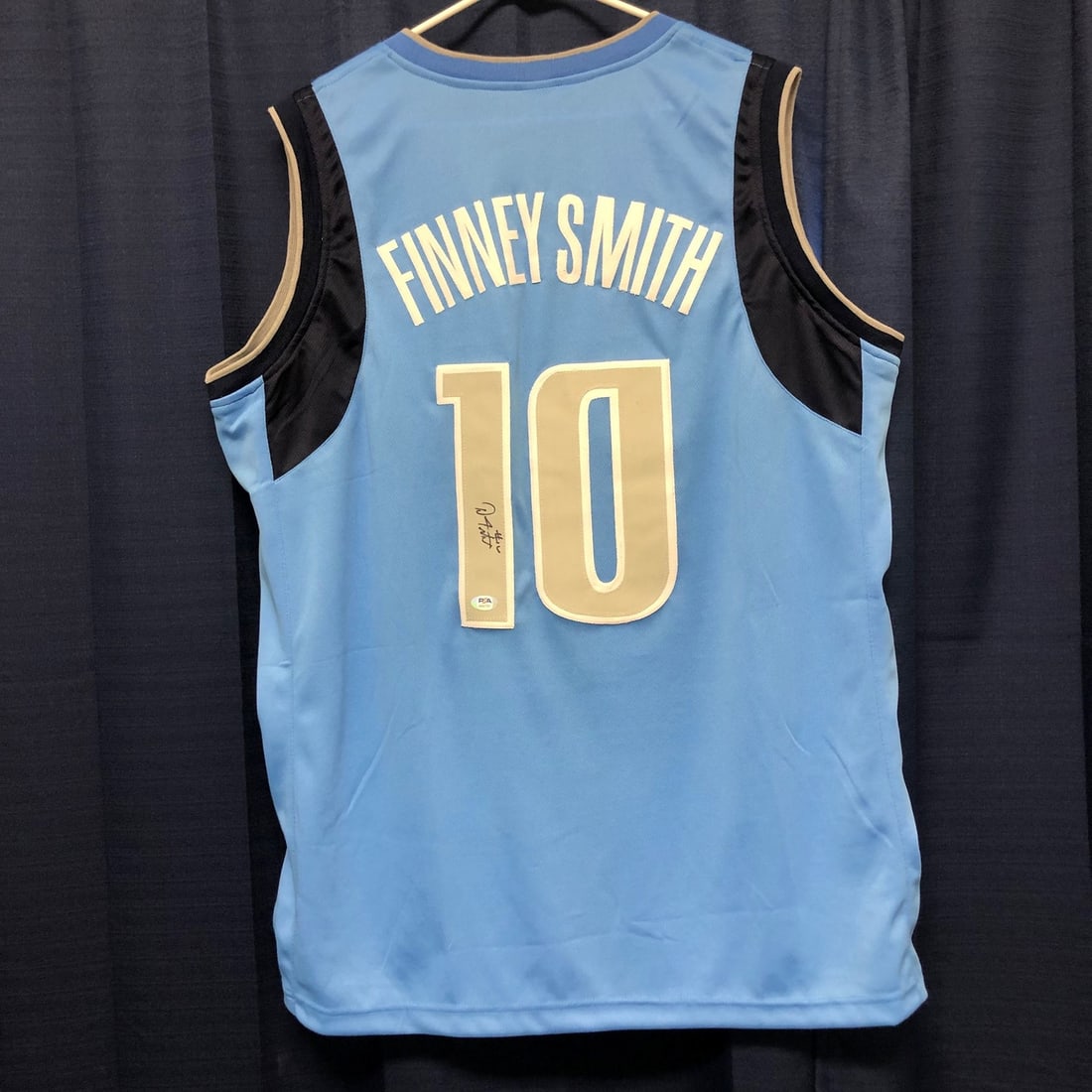 PSA DNA authenticated Dorian Finney Smith Mavericks signed stitched jersey (1 of 3)