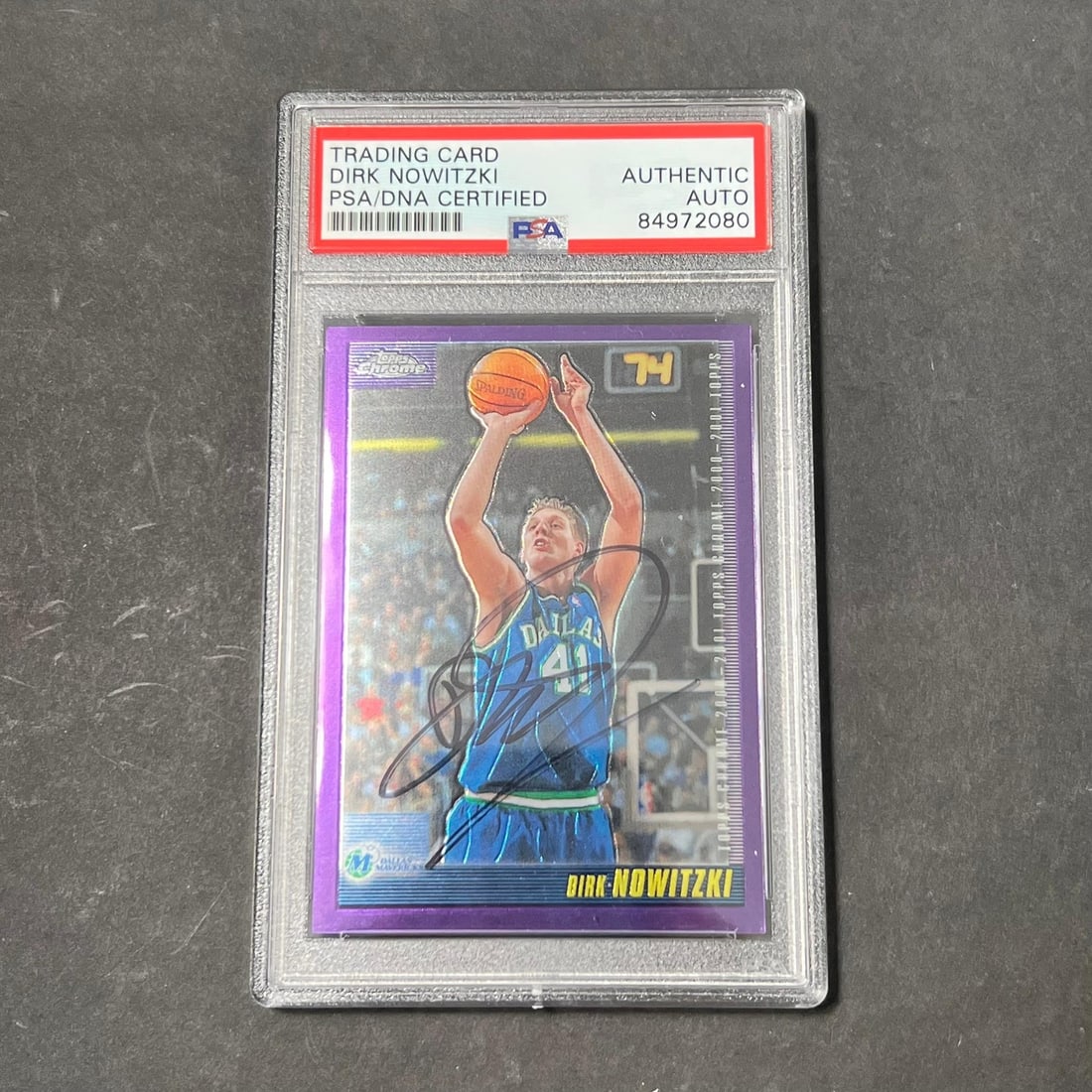 2000-01 Topps Chrome #13 Dirk Nowitzki Signed Card PSA/DNA (1 of 1)