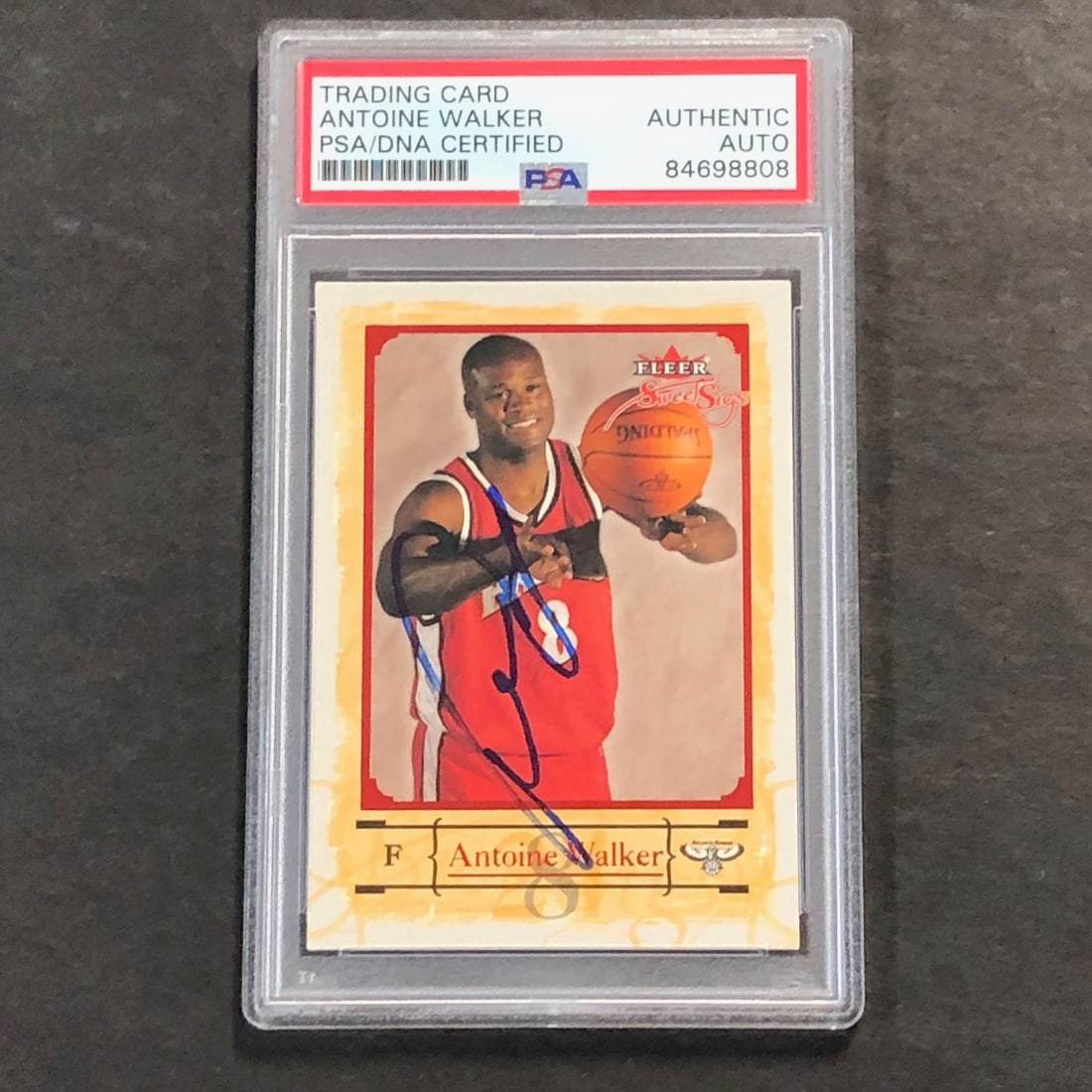 2004-05 FLEER Sweet Sigs #30 Antoine Walker Signed Card PSA Authenticated Hawks: 2004-05 FLEER Sweet Sigs #30 Antoine Walker Signed Card PSA Authenticated Hawks This 2004-05 FLEER Sweet Sigs #30 card features a bold signature from Antoine Walker, a prominent player for the Atlanta