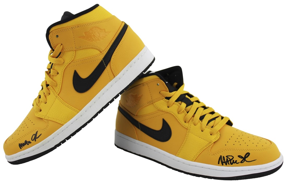 Magic Johnson Signed 2018 Nike Air Jordan 1 Mid Shoes w/ Box BAS Authenticated (1 of 9)