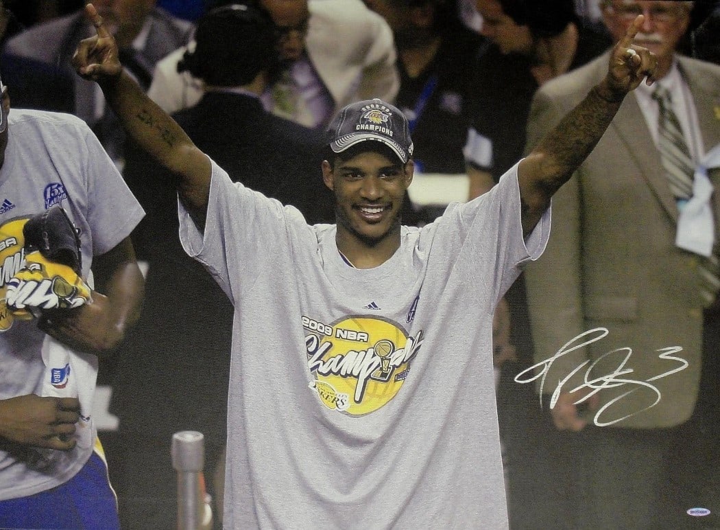 Trevor Ariza Autographed 22x32 Canvas LA Lakers Upper Deck Authenticated: Trevor Ariza Autographed 22x32 Canvas LA Lakers Upper Deck Authenticated This stunning 22"x32" stretched canvas features a hand-signed autograph from Trevor Ariza, showcasing your fandom for the Los A
