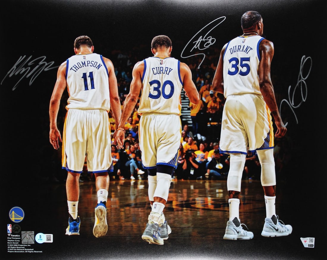 16x20 Photo Signed by Curry Durant Thompson Beckett Authenticated: 16x20 Photo Signed by Curry Durant Thompson Beckett Authenticated This autographed 16x20 horizontal photo features the signatures of Stephen Curry, Kevin Durant, and Klay Thompson from the Golden Stat