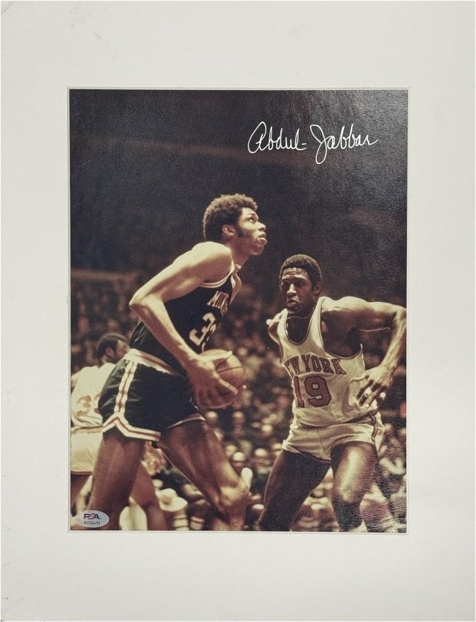 10x12 Matted Photo Signed by Kareem Abdul-Jabbar Lakers PSA Authenticated: 10x12 Matted Photo Signed by Kareem Abdul-Jabbar Lakers PSA Authenticated This is an original 10x12 matted photo autographed by Kareem Abdul-Jabbar, featuring his time with the Los Angeles Lakers. The