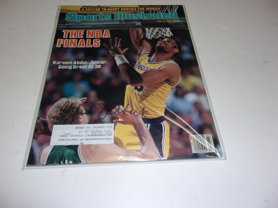 Signed Sports Illustrated Magazine Kareem Abdul-Jabbar Lakers COA Hologram: Signed Sports Illustrated Magazine Kareem Abdul-Jabbar Lakers COA Hologram This is a pre-owned Sports Illustrated magazine, featuring Kareem Abdul-Jabbar of the Los Angeles Lakers. The magazine is an 