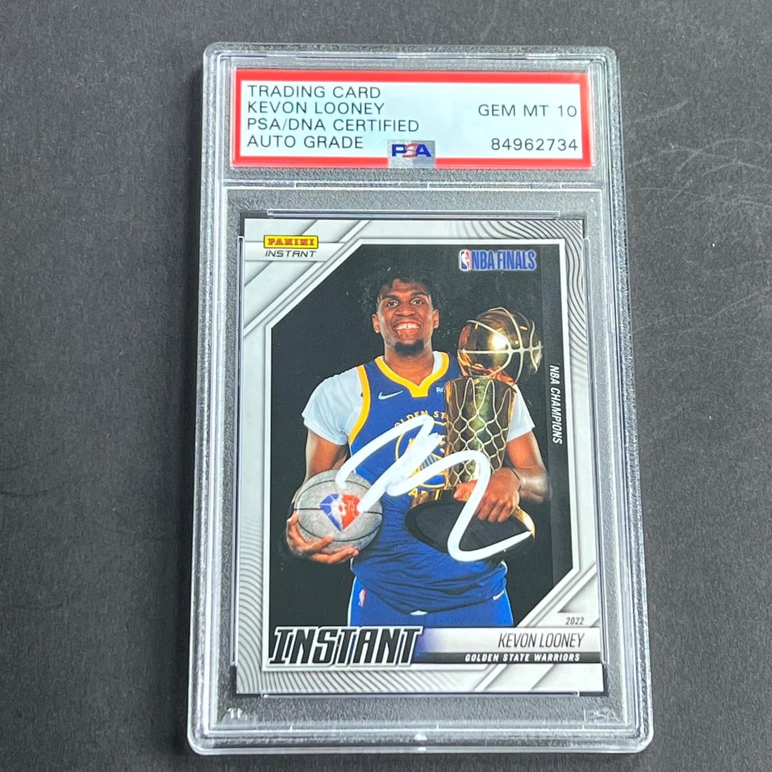 Kevon Looney Rookie Autographed Panini Instant Card PSA 10 Encapsulated: Kevon Looney Rookie Autographed Panini Instant Card PSA 10 Encapsulated This is a 2021-22 Panini Instant #10 trading card featuring Kevon Looney. The card is signed by Kevon Looney and comes encapsula