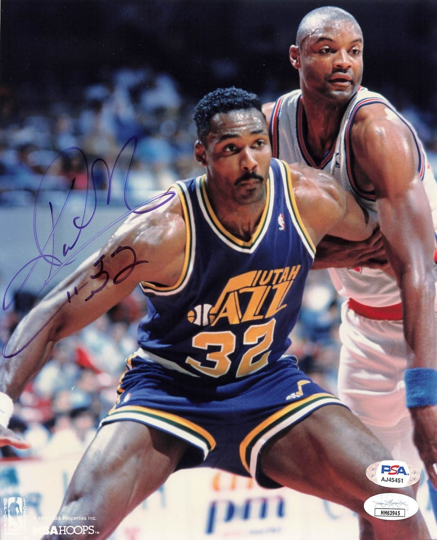 Karl Malone Autographed 8x10 Photo PSA/DNA Utah Jazz: Karl Malone Autographed 8x10 Photo PSA/DNA Utah Jazz This 8x10 photograph features the legendary Karl Malone, a prominent player for the Utah Jazz, and is authenticated by PSA/DNA, ensuring its authen