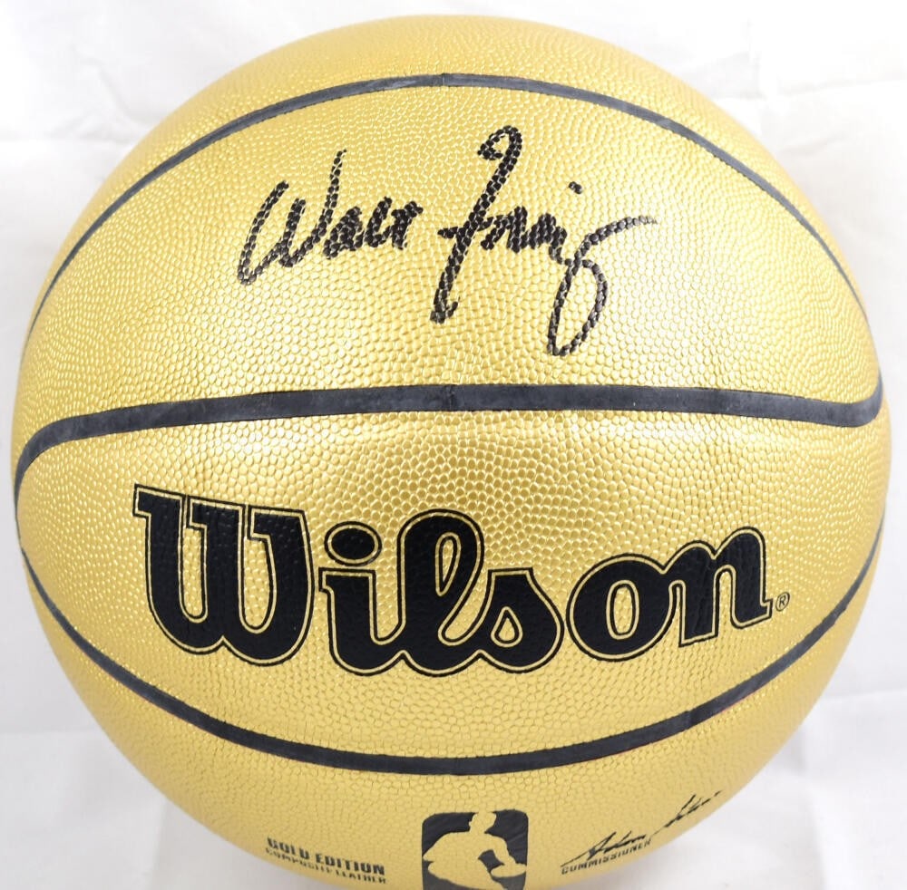 Beckett authenticated Walt Frazier signed Wilson NBA gold basketball (1 of 10)