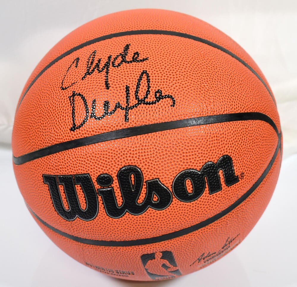 Beckett Certified Clyde Drexler Signed Wilson NBA Basketball (1 of 10)