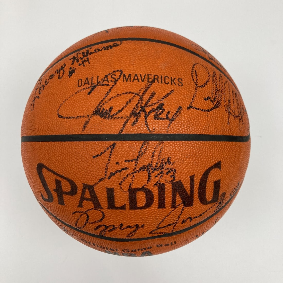 Dallas Mavericks 1993-94 team signed NBA game issued basketball with bag 26: Dallas Mavericks 1993-94 team signed NBA game issued basketball with bag 26 This official NBA game-issued basketball is signed by the 1993-94 Dallas Mavericks team. It is an original item from the Uni