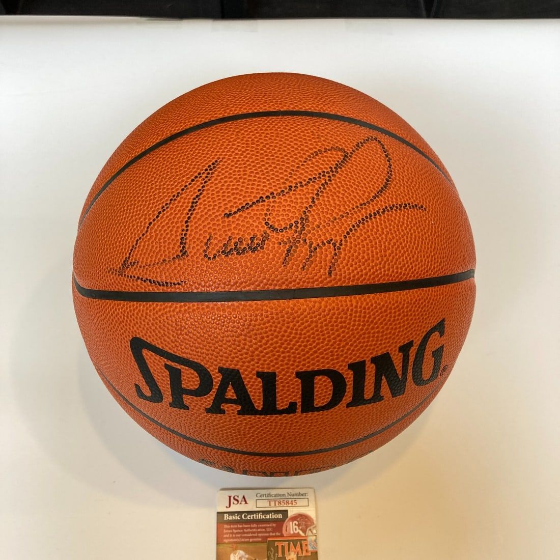 Scottie Pippen Signed NBA Basketball with JSA Certification: Scottie Pippen Signed NBA Basketball with JSA Certification This is an official Spalding NBA game basketball signed by legendary player Scottie Pippen. The ball comes with a James Spence Authenticatio
