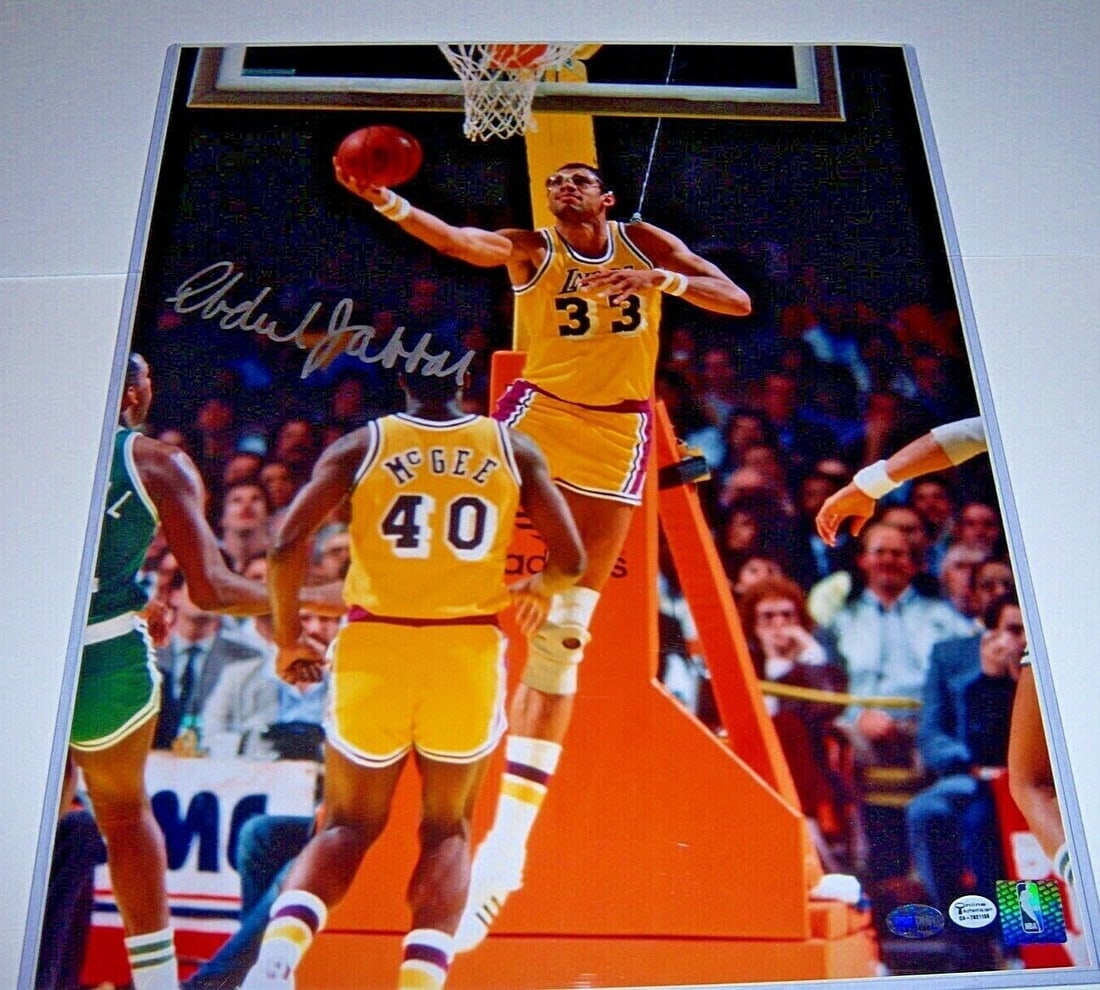 Kareem Abdul-Jabbar Signed 16x20 Photo Los Angeles Lakers PSA/DNA Certified: Kareem Abdul-Jabbar Signed 16x20 Photo Los Angeles Lakers PSA/DNA Certified This is an original 16x20 photo signed by Kareem Abdul-Jabbar, a legendary player of the Los Angeles Lakers. The autograph i