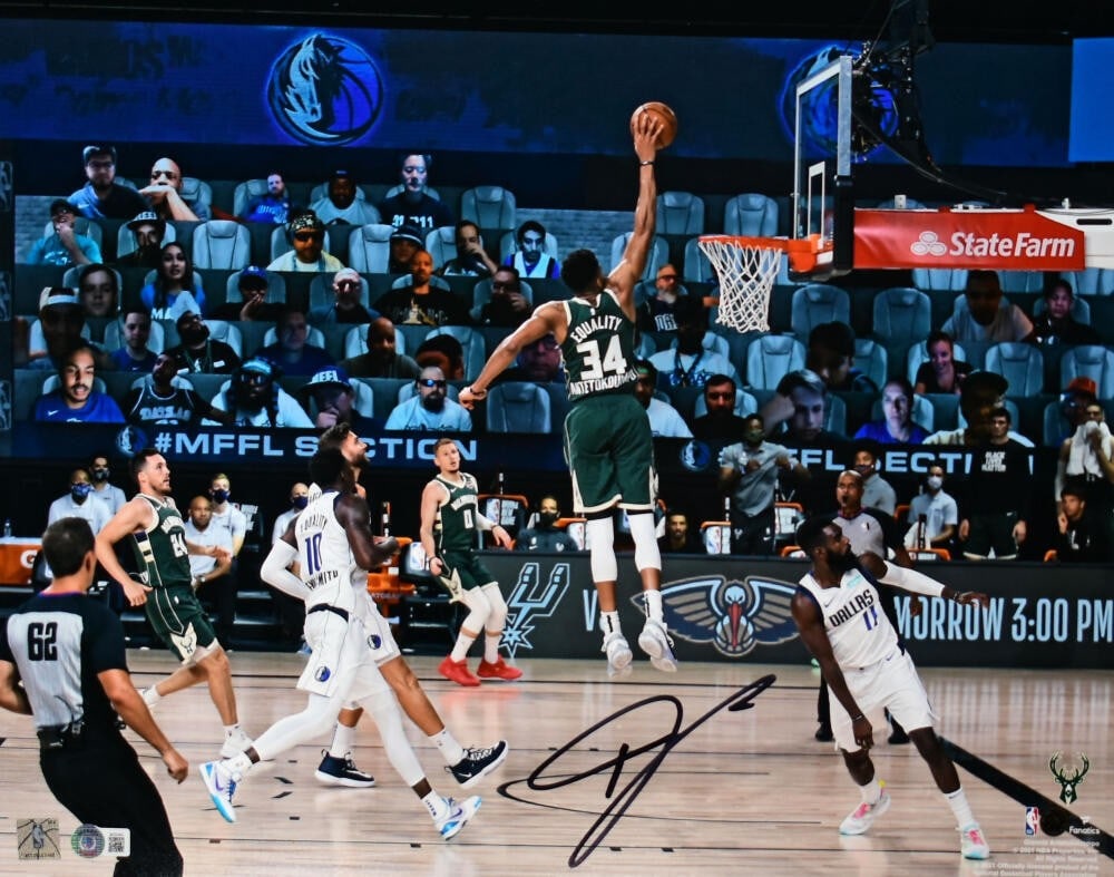Giannis Antetokounmpo signed Bucks 16x20 dunk photo Beckett hologram: Giannis Antetokounmpo signed Bucks 16x20 dunk photo Beckett hologram This is an original 16x20 photo of Giannis Antetokounmpo from the Milwaukee Bucks, featuring his autograph. The signature has been 