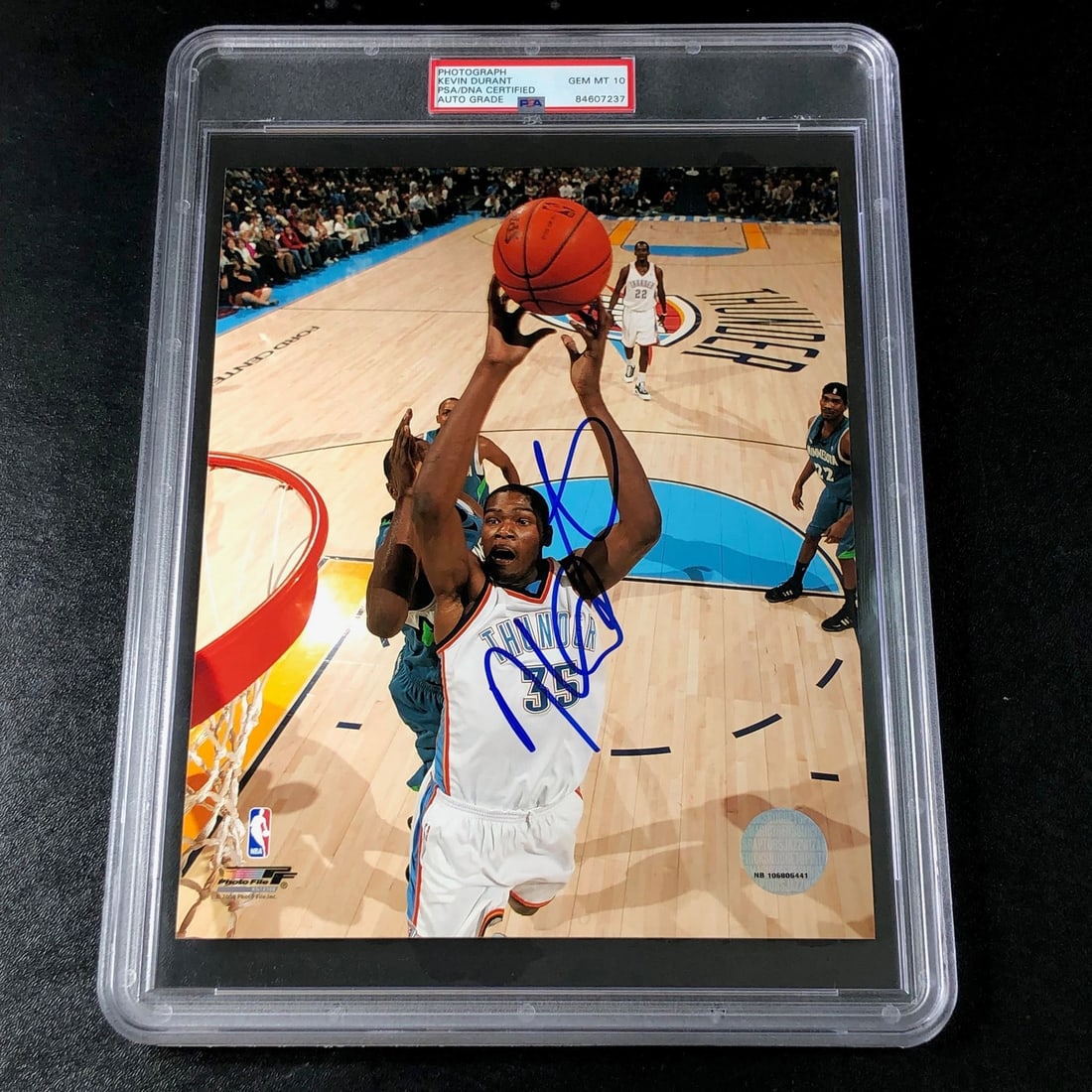 Kevin Durant Signed 8x10 Photo PSA/DNA Authenticated Gem Mint 10: Kevin Durant Signed 8x10 Photo PSA/DNA Authenticated Gem Mint 10 This is a professionally printed 8x10 photo of NBA superstar Kevin Durant, featuring his authentic autograph. The signature has been ce