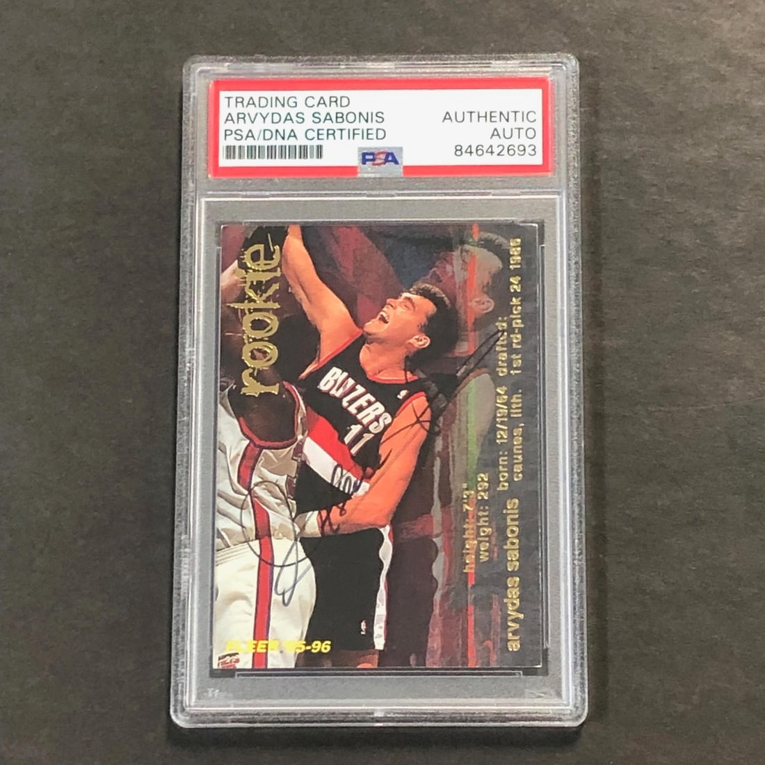 1995-96 Fleer #308 Arvydas Sabonis Signed Card PSA Authenticated Trail Blazers: 1995-96 Fleer #308 Arvydas Sabonis Signed Card PSA Authenticated Trail Blazers This is a 1995-96 Fleer #308 card featuring the renowned Arvydas Sabonis, who had a significant impact while playing for 