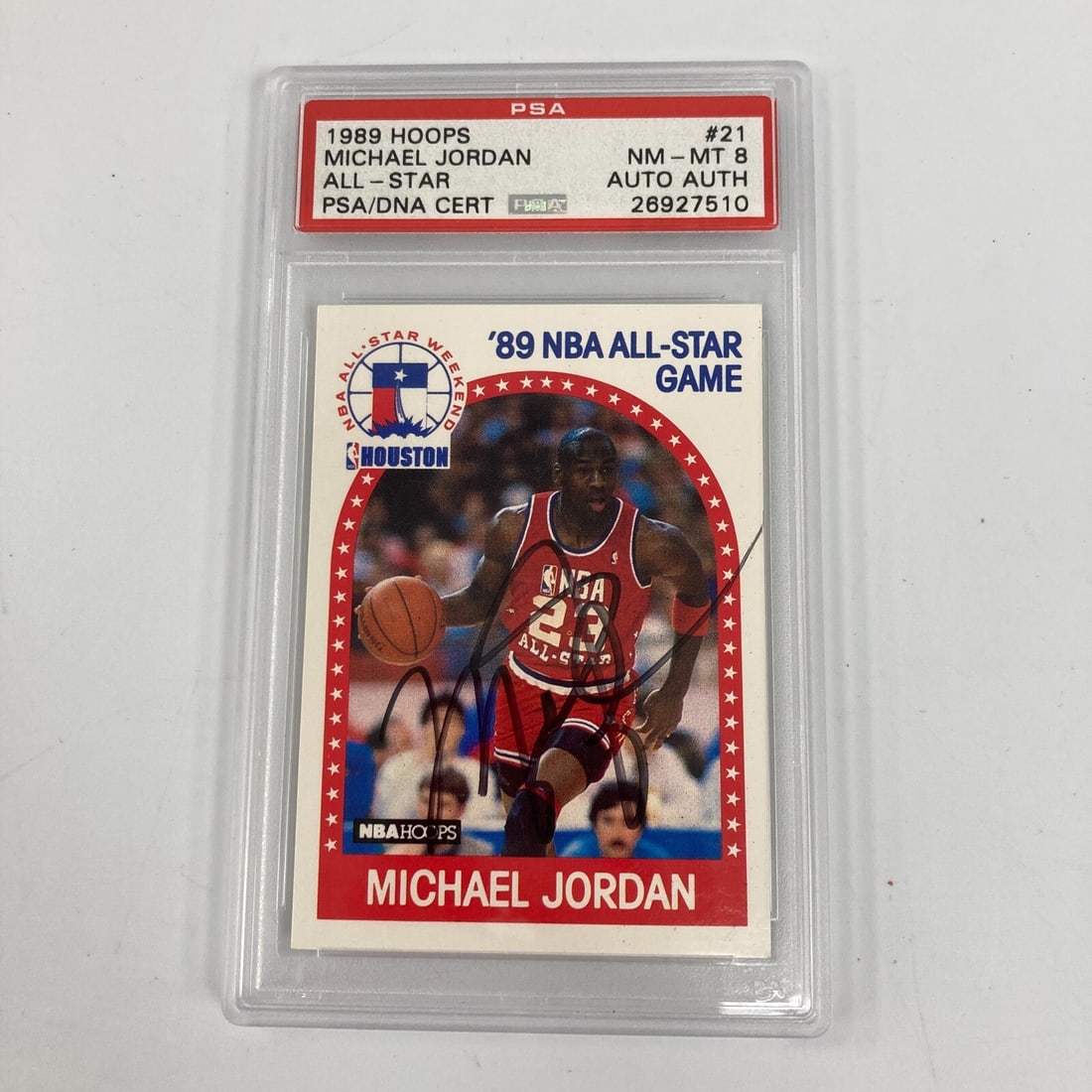 1989 Hoops Michael Jordan #21 Signed Card PSA DNA Authenticated: 1989 Hoops Michael Jordan #21 Signed Card PSA DNA Authenticated This 1989 Hoops Michael Jordan #21 trading card is a must-have for any basketball enthusiast. Hand-signed by the legendary Michael Jorda