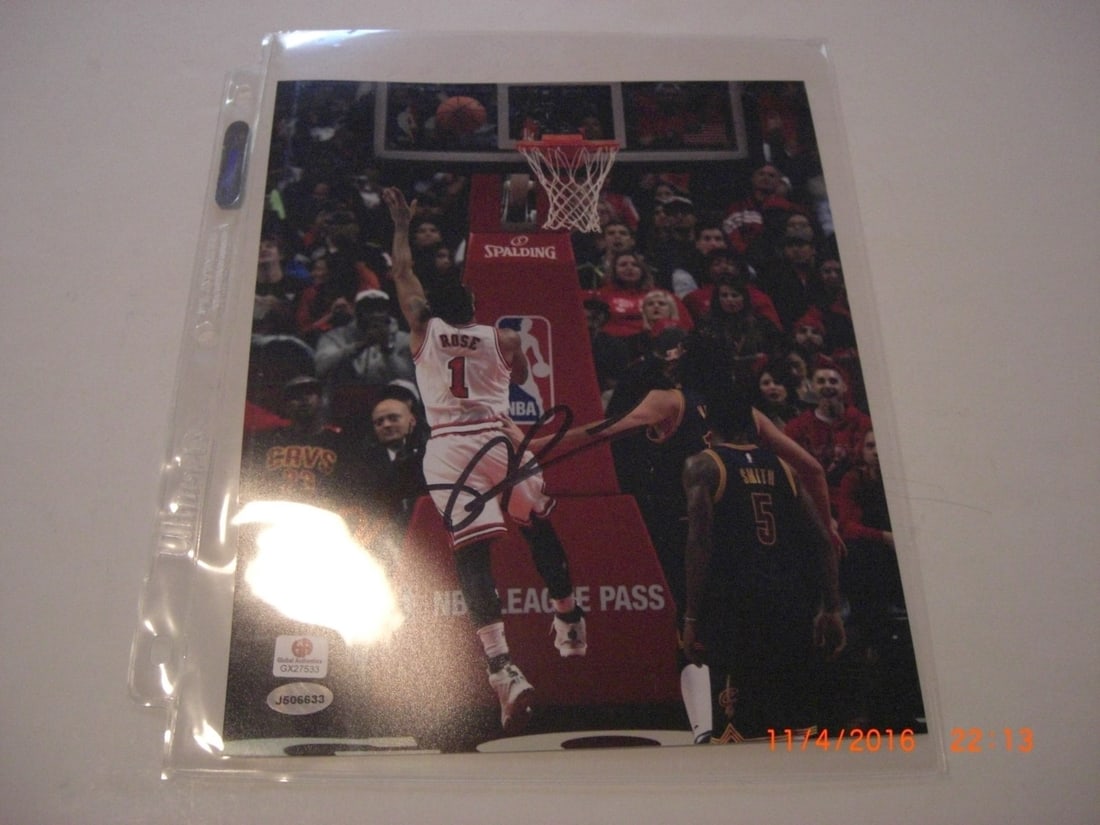 Derrick Rose signed Chicago Bulls 8x10 basketball photo (1 of 1)