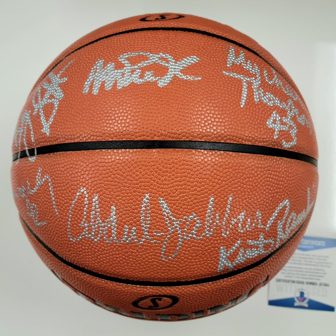 Los Angeles Lakers Basketball Signed by Kareem Magic Worthy Beckett Authenticated: Los Angeles Lakers Basketball Signed by Kareem Magic Worthy Beckett Authenticated This NBA basketball is signed by members of the Showtime Lakers team, including Kareem Abdul-Jabbar, Magic Johnson,