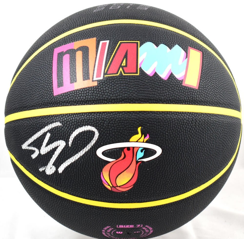 Miami Heat Wilson basketball signed by Shaquille O'Neal Beckett holo: Miami Heat Wilson basketball signed by Shaquille O'Neal Beckett holo This is an original Wilson NBA Heat City Edition basketball signed by Shaquille O'Neal. The autograph is authenticated by Beckett A