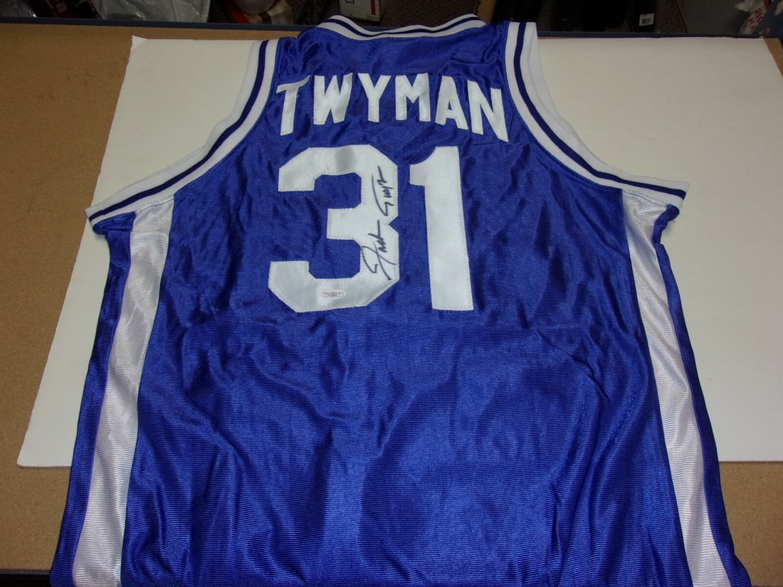Jack Twyman Signed Cincinnati Royals Jersey with JSA COA Hall of Fame: Jack Twyman Signed Cincinnati Royals Jersey with JSA COA Hall of Fame This is a pre-owned Cincinnati Royals basketball jersey signed by Jack Twyman, a Hall of Famer and rare, deceased player. The jers