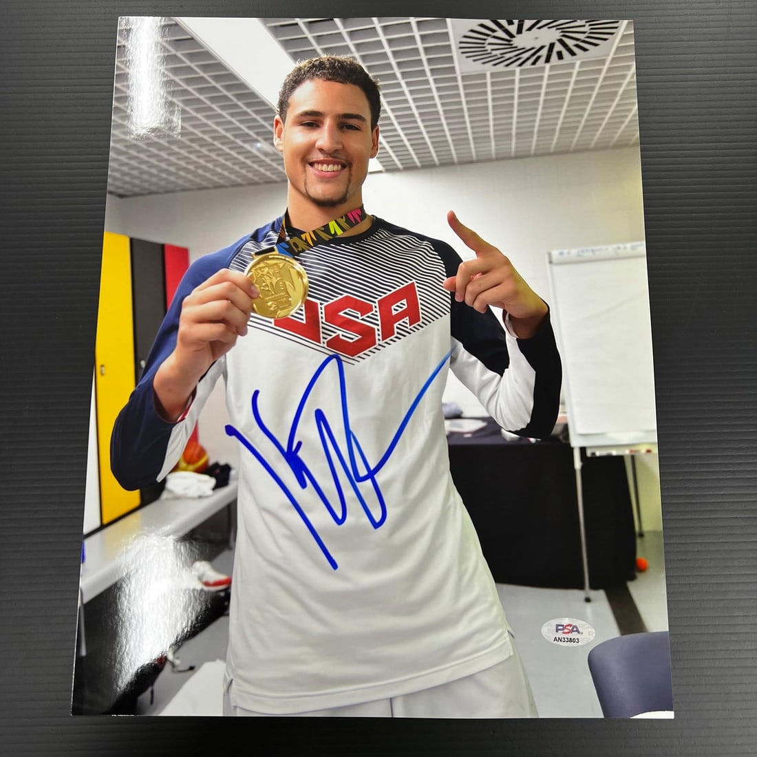 Klay Thompson Autographed 11x14 Photo PSA/DNA Golden State Warriors: Klay Thompson Autographed 11x14 Photo PSA/DNA Golden State Warriors This is an original 11x14 photograph signed by Klay Thompson, star player of the Golden State Warriors. The autograph has been authe