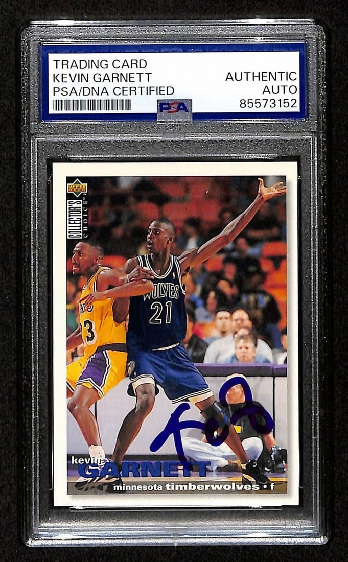 Kevin Garnett HOF Signed 1995-96 Upper Deck Rookie Card #275 PSA/DNA: Kevin Garnett HOF Signed 1995-96 Upper Deck Rookie Card #275 PSA/DNA Celebrate the legacy of basketball legend Kevin Garnett with this autographed 1995-96 Upper Deck Collectors Choice Rookie Card #275