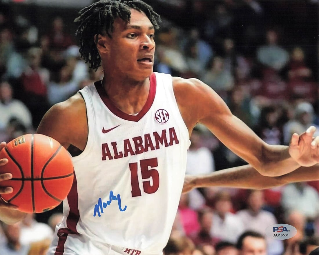 Noah Clowney Autographed 8x10 Photo PSA/DNA Alabama Basketball: Noah Clowney Autographed 8x10 Photo PSA/DNA Alabama Basketball This is an original 8x10 photograph signed by Noah Clowney, who made his mark playing basketball for the University of Alabama. The autog