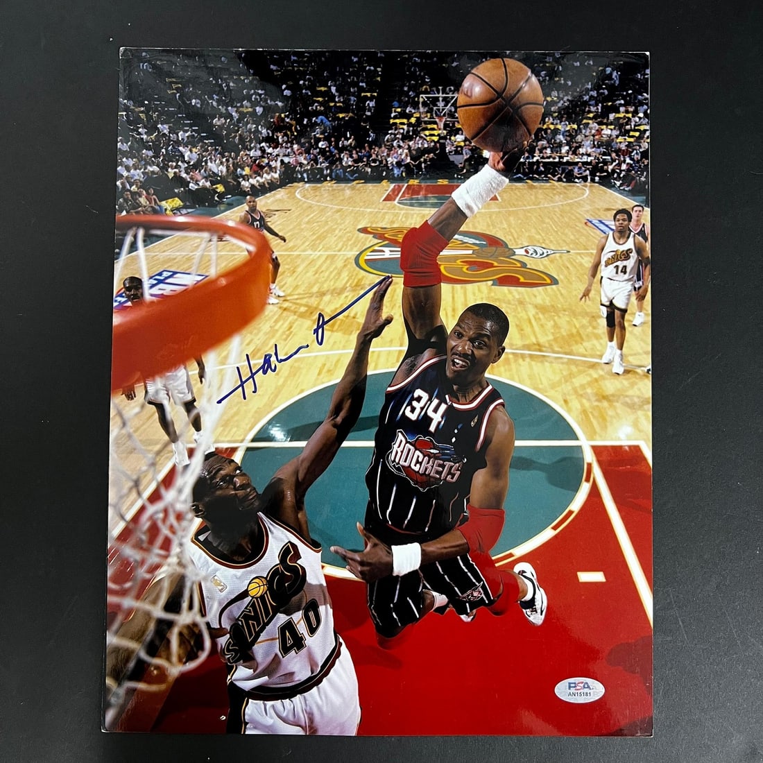 Hakeem Olajuwon Autographed 11x14 Photo PSA/DNA Houston Rockets: Hakeem Olajuwon Autographed 11x14 Photo PSA/DNA Houston Rockets This is an original 11x14 photograph of Hakeem Olajuwon, a legendary player for the Houston Rockets, featuring his authentic signature. 