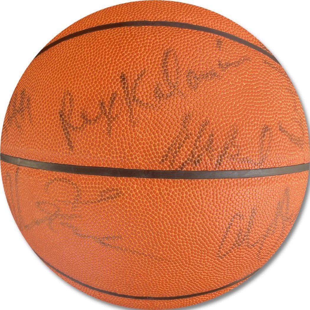 2001-02 Clippers Autographed Basketball Lamar Odon Elton Brand JSA: 2001-02 Clippers Autographed Basketball Lamar Odon Elton Brand JSA This original 2001-02 Los Angeles Clippers autographed team basketball features signatures from notable players including Lamar Odom,