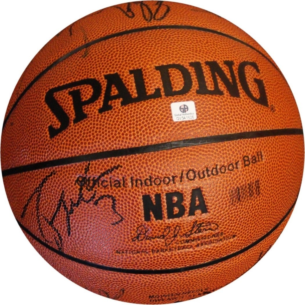 Los Angeles Clippers 2007-08 Team Signed Full Size Basketball: Los Angeles Clippers 2007-08 Team Signed Full Size Basketball This is an original full-size indoor/outdoor basketball hand-signed by members of the 2007-2008 Los Angeles Clippers team. The basketball 