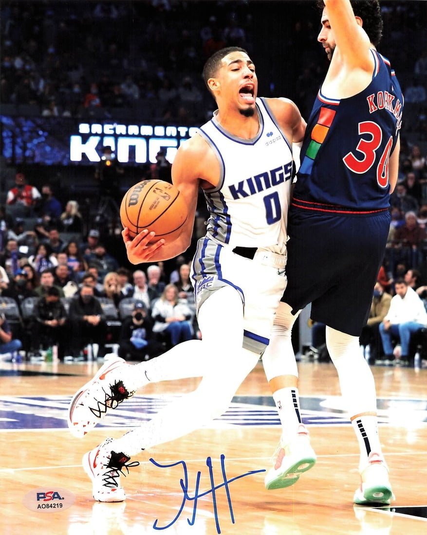 Tyrese Haliburton Autographed 8x10 Photo PSA/DNA Sacramento Kings: Tyrese Haliburton Autographed 8x10 Photo PSA/DNA Sacramento Kings This professionally printed 8x10 photograph features the signature of Tyrese Haliburton, a prominent player of the Sacramento Kings. T