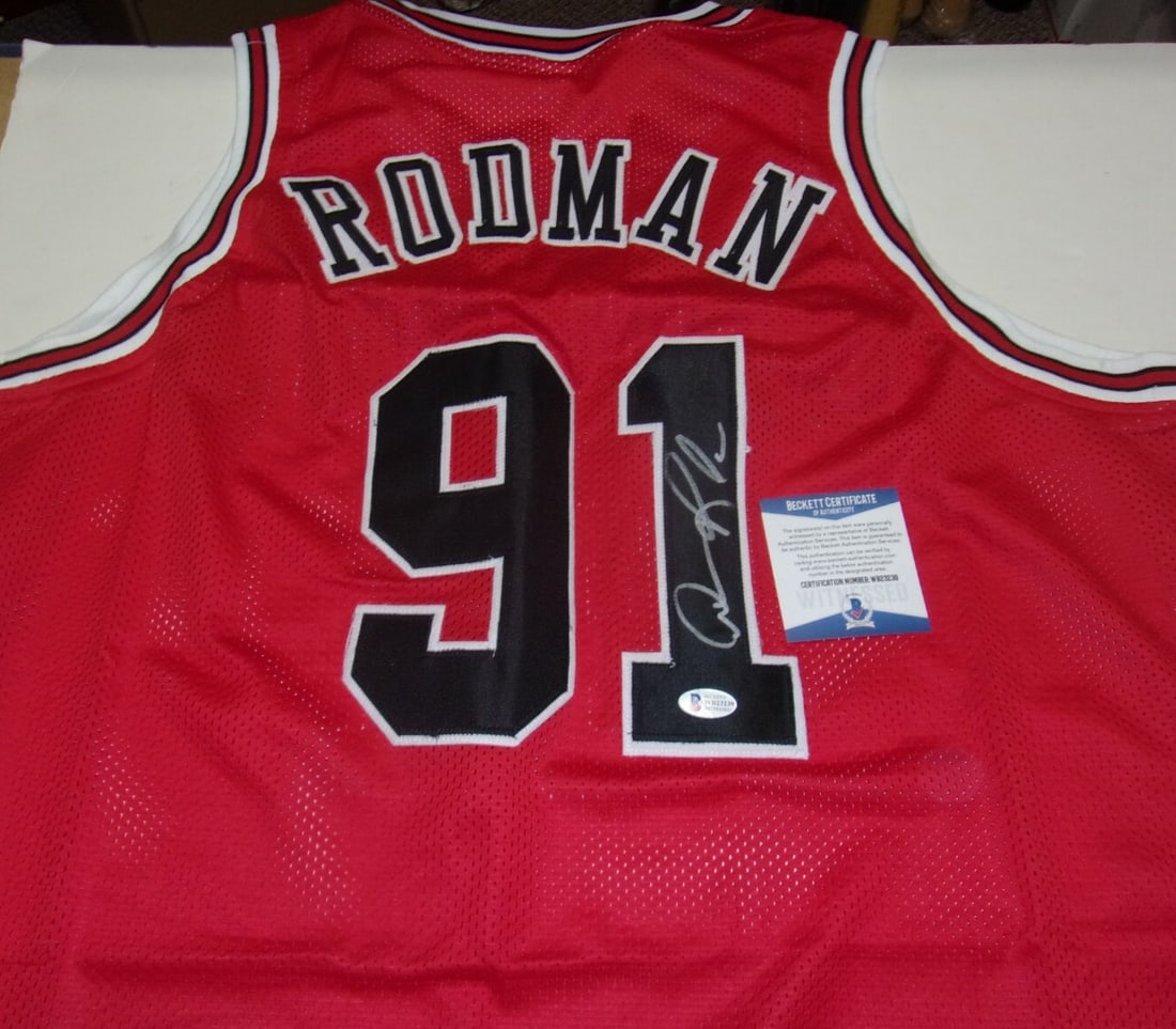 Dennis Rodman Autographed Chicago Bulls Jersey with Beckett COA: Dennis Rodman Autographed Chicago Bulls Jersey with Beckett COA This is a pre-owned Chicago Bulls jersey signed by Dennis Rodman, commemorating his five NBA Championship wins. The jersey is accompanie