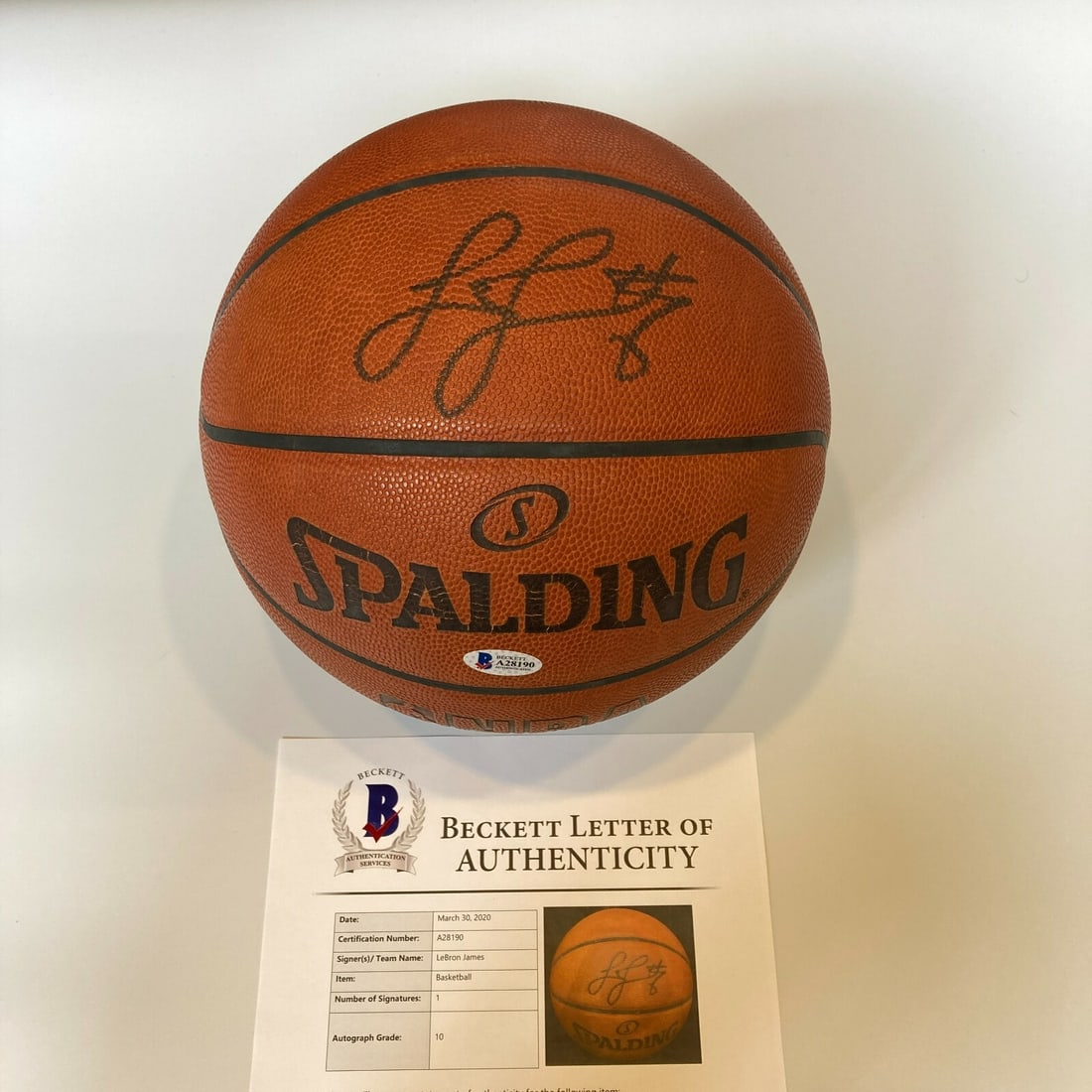 LeBron James Signed Spalding NBA Basketball Beckett GEM MINT 10: LeBron James Signed Spalding NBA Basketball Beckett GEM MINT 10 This is a remarkable LeBron James signed game-used Spalding NBA basketball, authenticated by Beckett Authentication Services (BAS). This