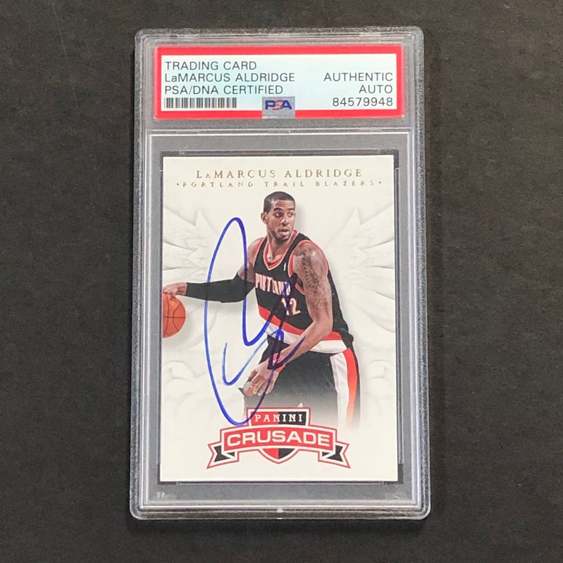 2012-13 PANINI CRUSADE #39 LaMarcus Aldridge Signed Card PSA/DNA (1 of 2)