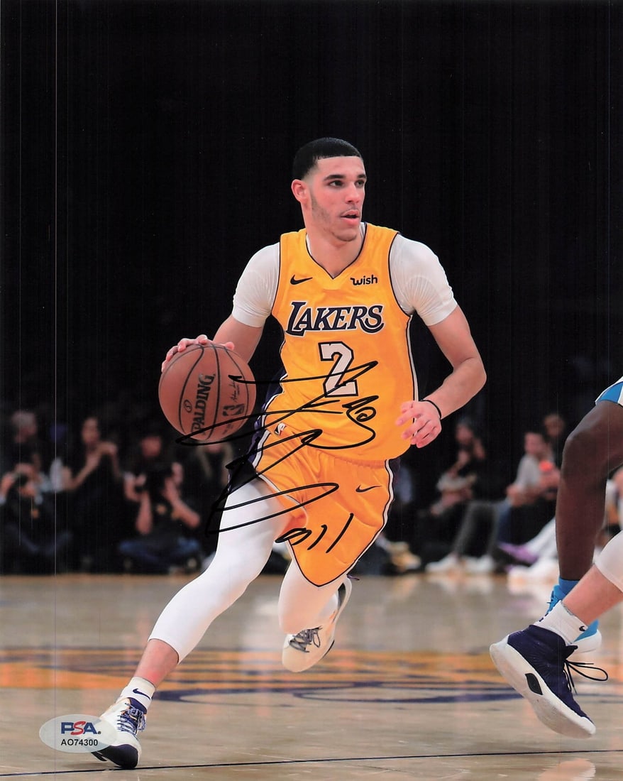 Lonzo Ball Autographed 8x10 Photo PSA Los Angeles Lakers: Lonzo Ball Autographed 8x10 Photo PSA Los Angeles Lakers This item features a professionally printed 8x10 photograph autographed by Lonzo Ball, a standout player from the Los Angeles Lakers. The signa