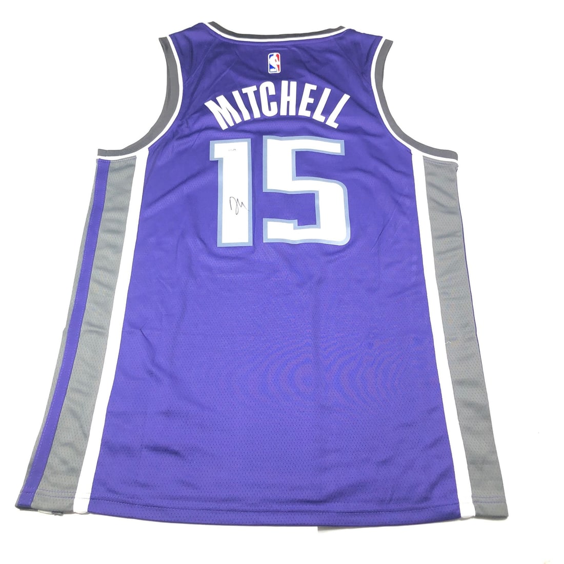 Davion Mitchell Autographed Jersey PSA/DNA Sacramento Kings NBA: Davion Mitchell Autographed Jersey PSA/DNA Sacramento Kings NBA This original autographed jersey features the signature of Davion Mitchell, a rising star from the Sacramento Kings. Authenticated by PS