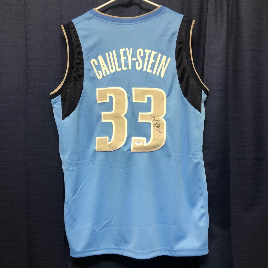 PSA DNA autographed Willie Cauley Stein Dallas Mavericks stitched jersey: PSA DNA autographed Willie Cauley Stein Dallas Mavericks stitched jersey This is a pre-owned, stitched Dallas Mavericks jersey autographed by Willie Cauley-Stein. The autograph has been authenticated 