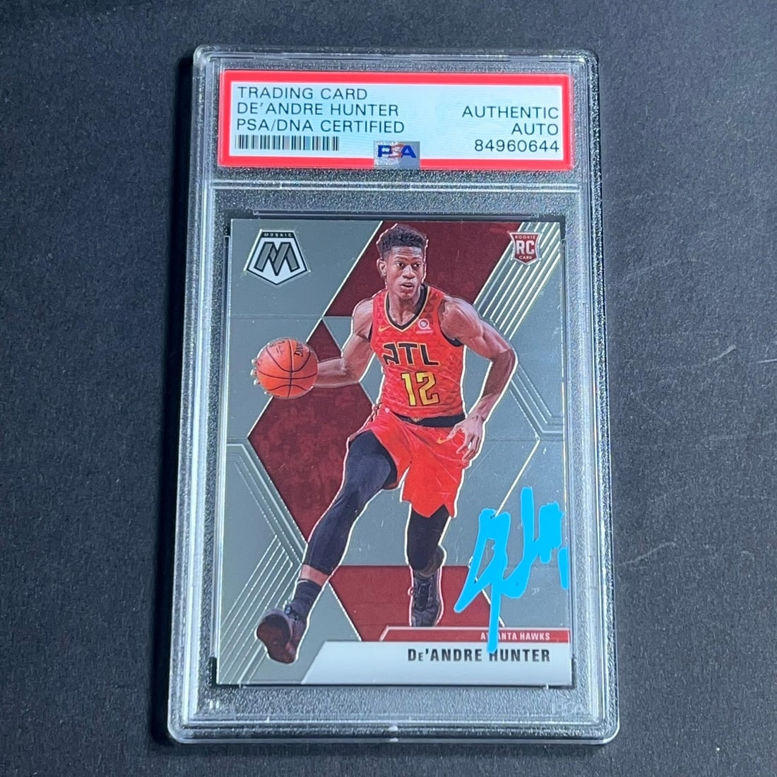 2019-20 Panini Mosaic De'Andre Hunter Signed Card PSA/DNA Slabbed: 2019-20 Panini Mosaic De'Andre Hunter Signed Card PSA/DNA Slabbed This is a 2019-20 Panini Mosaic #239 trading card featuring the signature of De'Andre Hunter, a notable player for the Atlanta Hawks. 