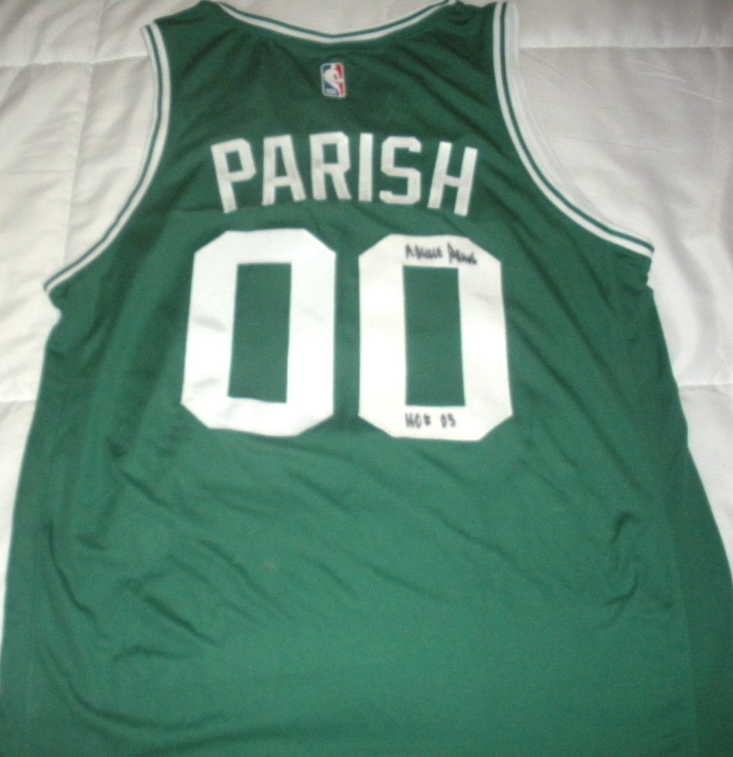Signed Boston Celtics Jersey Robert Parish With COA: Signed Boston Celtics Jersey Robert Parish With COA This is a pre-owned, officially licensed Boston Celtics jersey signed by Hall of Famer Robert Parish. The jersey comes with a certificate of authent