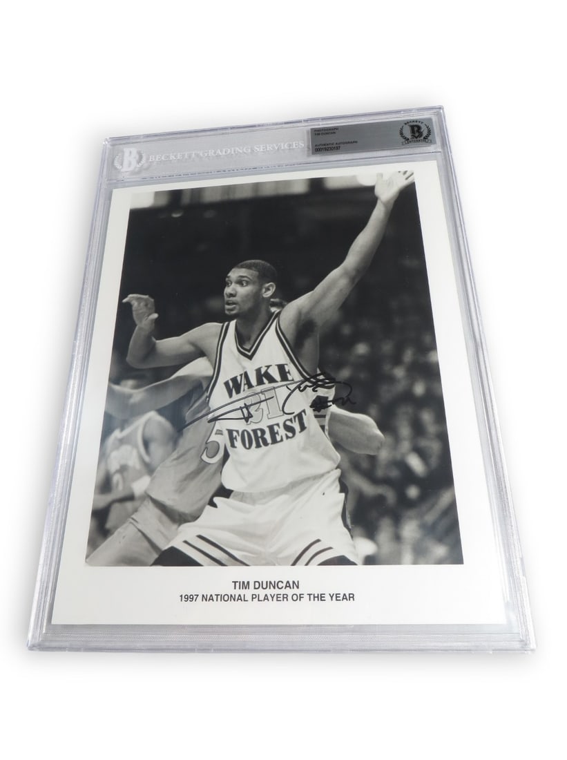 Tim Duncan Autographed 8x10 Photograph Beckett Authenticated San Antonio Spurs (1 of 3)