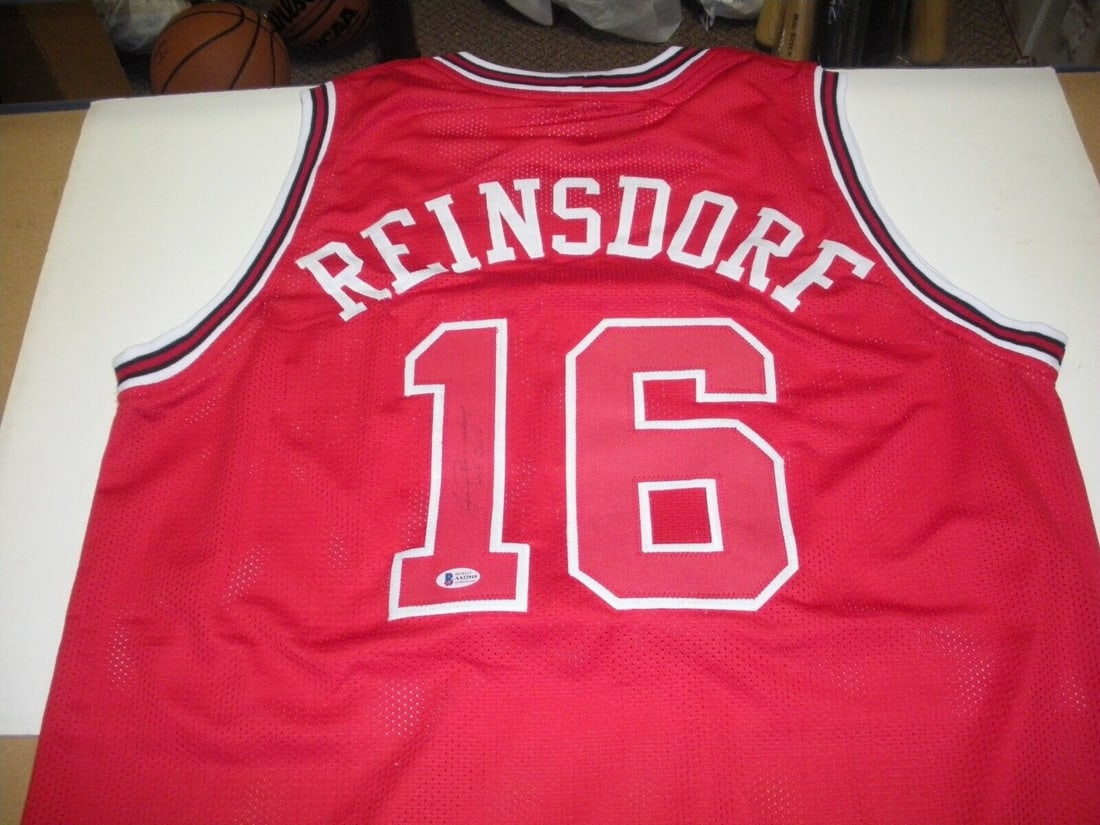 Jerry Reinsdorf Signed Chicago Bulls Jersey Beckett COA Hall of Fame 2016: Jerry Reinsdorf Signed Chicago Bulls Jersey Beckett COA Hall of Fame 2016 This is a pre-owned Chicago Bulls jersey signed by Jerry Reinsdorf, the team's owner and 2016 Hall of Fame inductee. The jerse