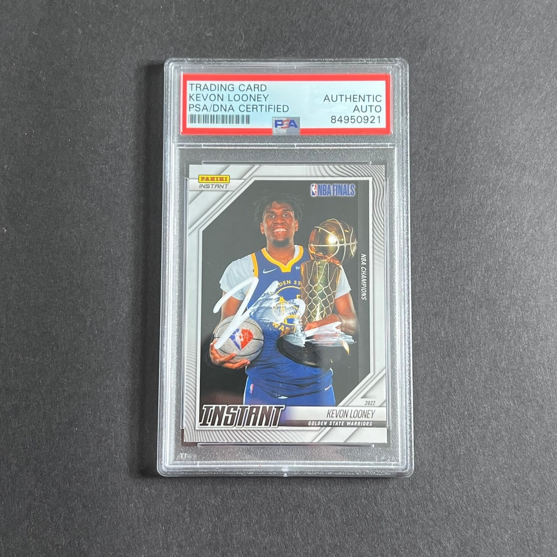 2021 Panini Instant #10 Kevon Looney Autographed Card PSA Authenticated Warriors: 2021 Panini Instant #10 Kevon Looney Autographed Card PSA Authenticated Warriors Up for sale is a 2021 Panini Instant #10 signed card featuring Kevon Looney, who is known for his contributions to the 
