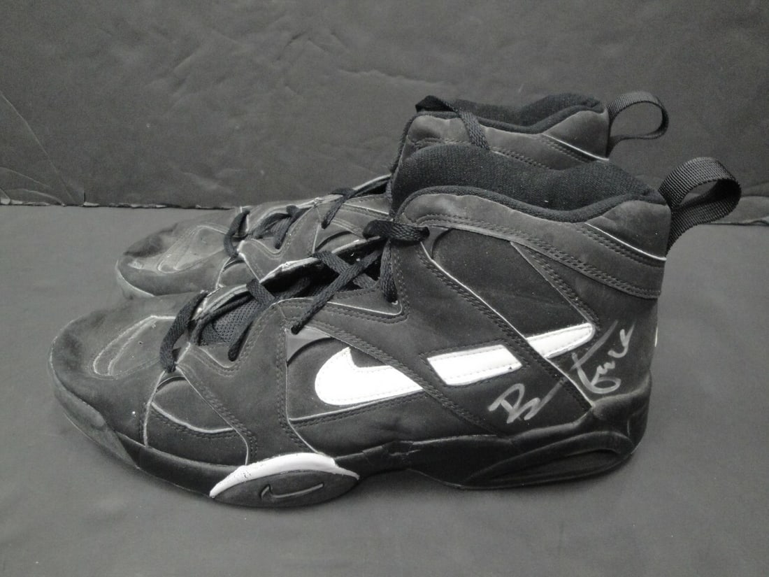 Brian Grant Autographed Game Used Nike Air Shoes JSA Authenticated: Brian Grant Autographed Game Used Nike Air Shoes JSA Authenticated Own a piece of NBA history with these authentic game-worn Nike Air shoes from Brian Grant, a former player for the Los Angeles Lakers