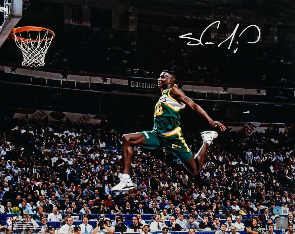 Beckett Holo Shawn Kemp Autographed 16x20 Supersonics Dunk Photo Horizontal: Beckett Holo Shawn Kemp Autographed 16x20 Supersonics Dunk Photo Horizontal This is a pre-owned 16x20 horizontal photo featuring Shawn Kemp of the Seattle Supersonics performing a slam dunk. The photo