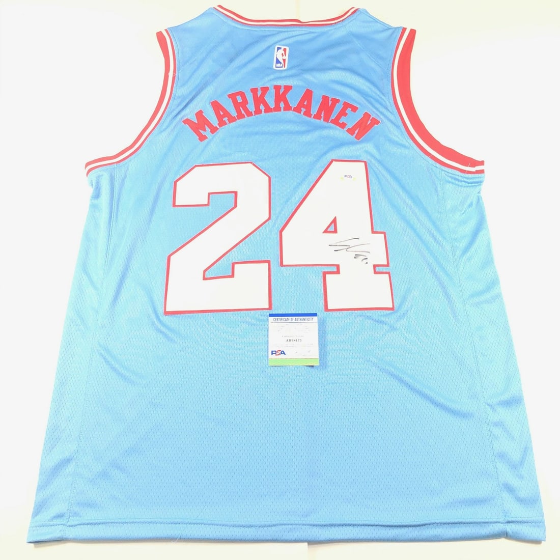 PSA DNA authenticated Lauri Markkanen Bulls autographed jersey (1 of 2)