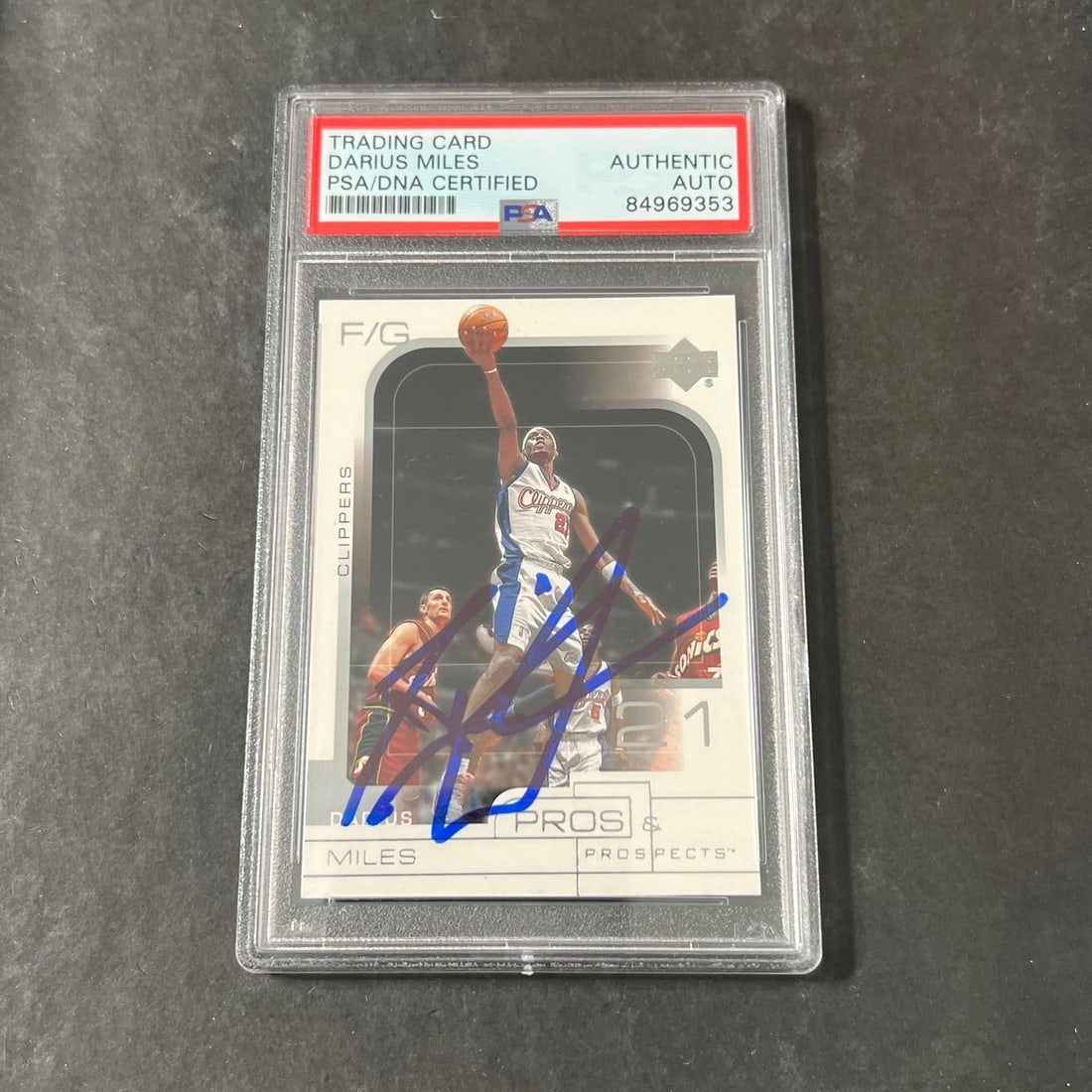 2001 Upper Deck Darius Miles Signed Rookie Card PSA/DNA Authenticated: 2001 Upper Deck Darius Miles Signed Rookie Card PSA/DNA Authenticated This is a 2001 Upper Deck Prospects #35 trading card featuring a bold autograph by Darius Miles, a former player for the Los Angel