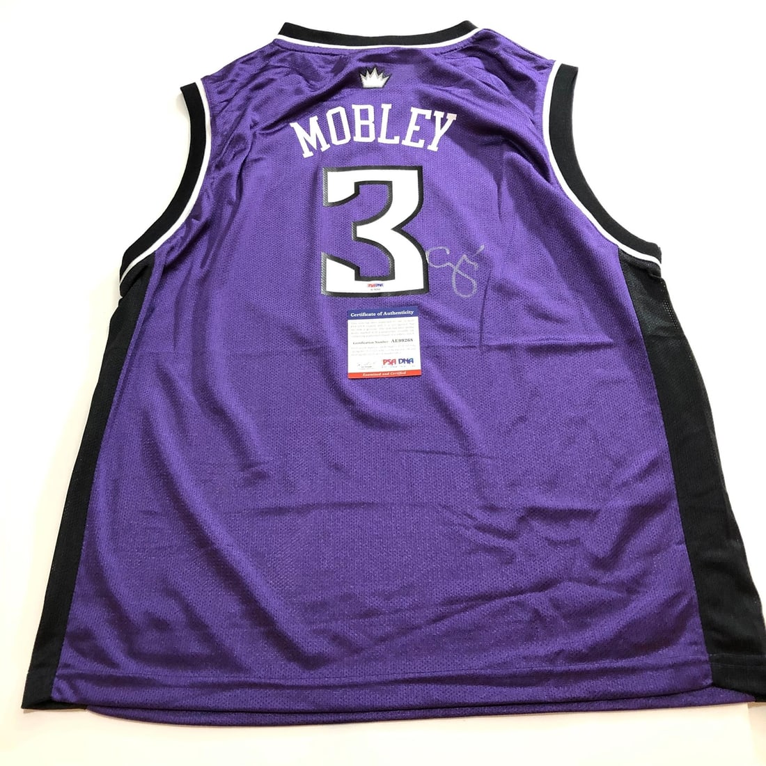 Basketball Jersey Signed by Cuttino Mobley PSA DNA Authenticated: Basketball Jersey Signed by Cuttino Mobley PSA DNA Authenticated This pre-owned Sacramento Kings jersey features the autograph of Cuttino Mobley. The signature has been authenticated by PSA/DNA, ensur