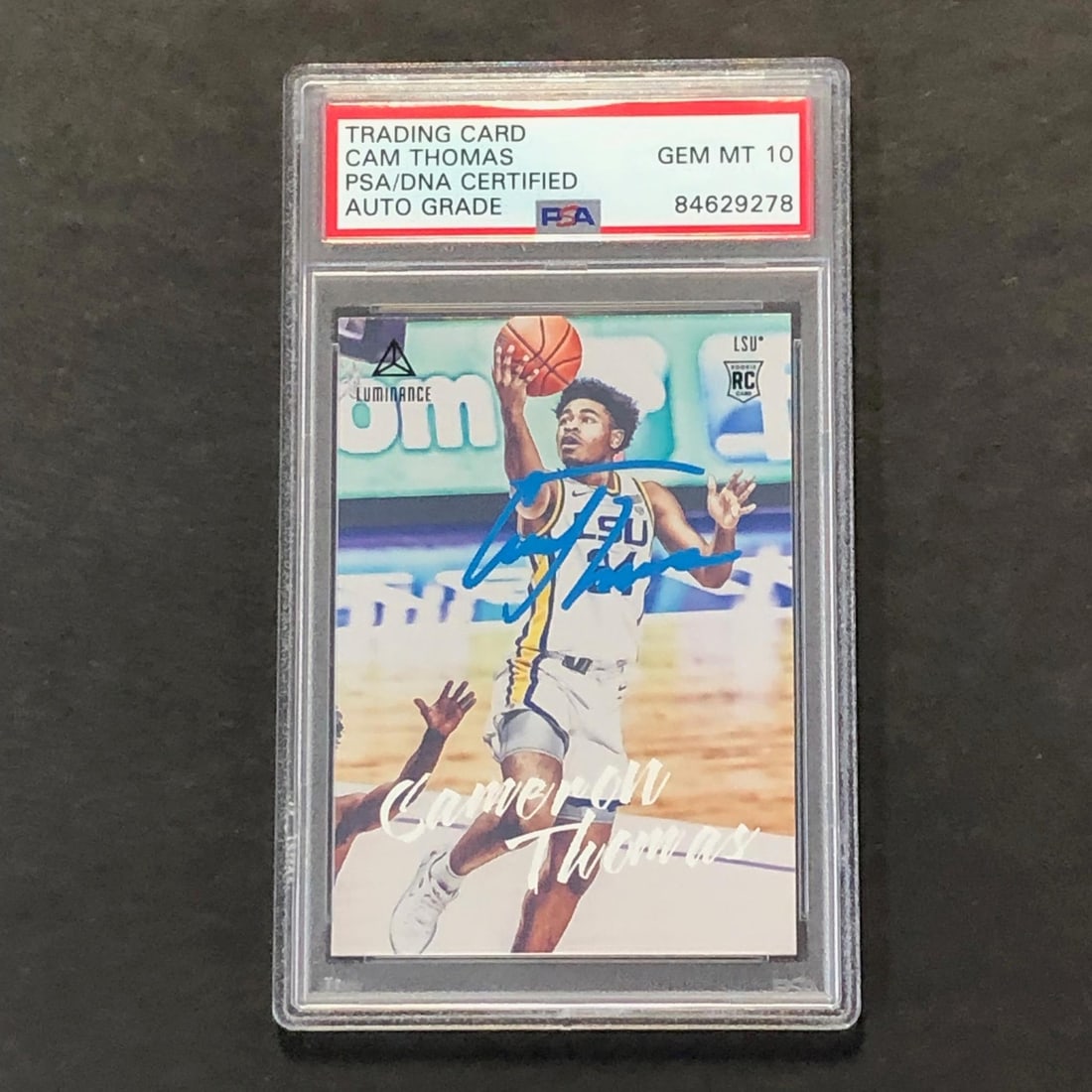 2021-22 Panini Chronicles Draft Picks #90 Cameron Thomas Autographed Card PSA/DNA (1 of 2)