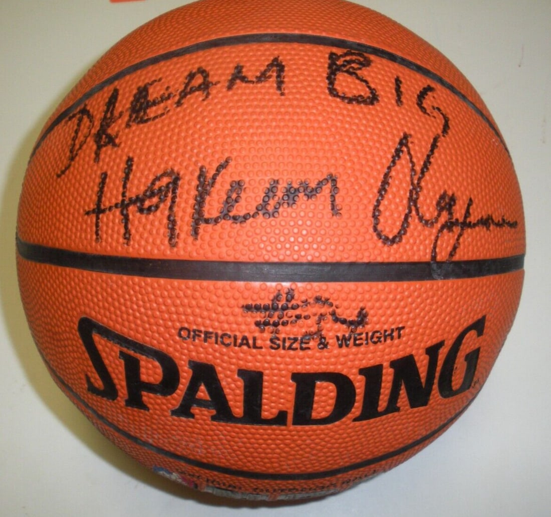 Signed Basketball with COA Autographed by Hakeem Olajuwon Houston Rockets (1 of 1)