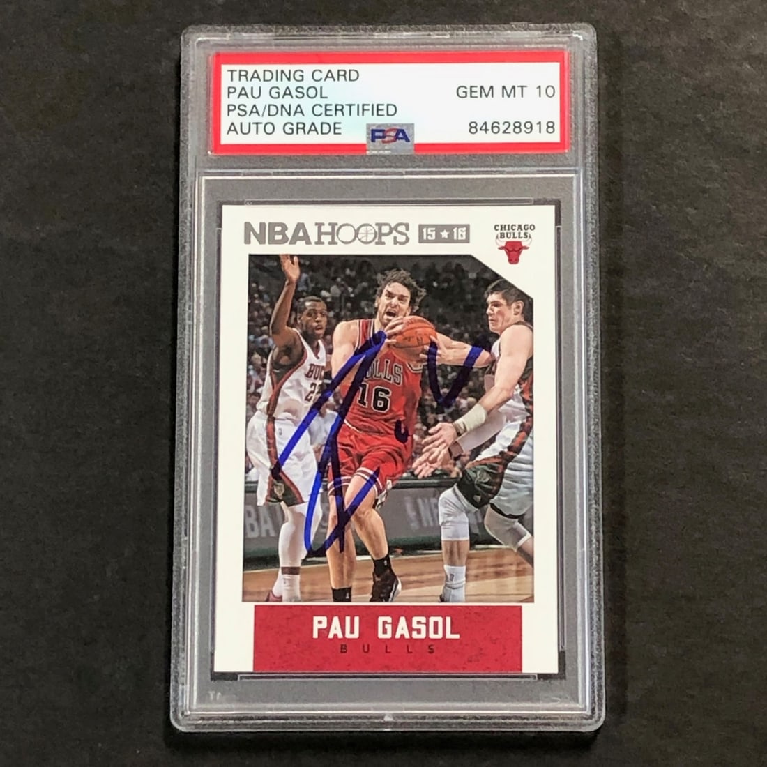 2015-16 NBA Hoops Pau Gasol Signed Card PSA/DNA Authenticated: 2015-16 NBA Hoops Pau Gasol Signed Card PSA/DNA Authenticated This is a 2015-16 NBA Hoops #216 basketball card featuring the signature of Pau Gasol. The autograph has been authenticated by the experts