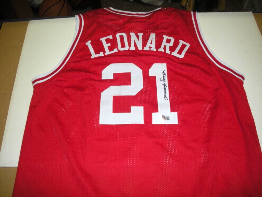 Signed Indiana Hoosiers Jersey Bob Leonard 1953 NCAA Champion Beckett COA: Signed Indiana Hoosiers Jersey Bob Leonard 1953 NCAA Champion Beckett COA This pre-owned Indiana Hoosiers basketball jersey is signed by Bob Leonard, commemorating the team's 1953 NCAA Championship. T